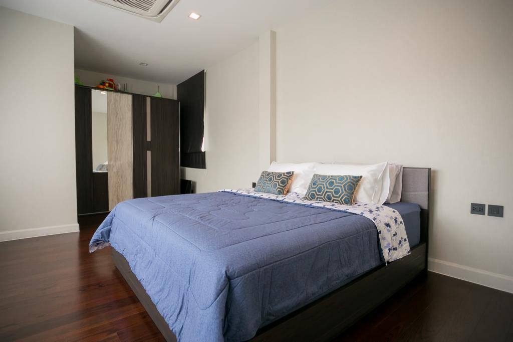 Three Storey House For Rent