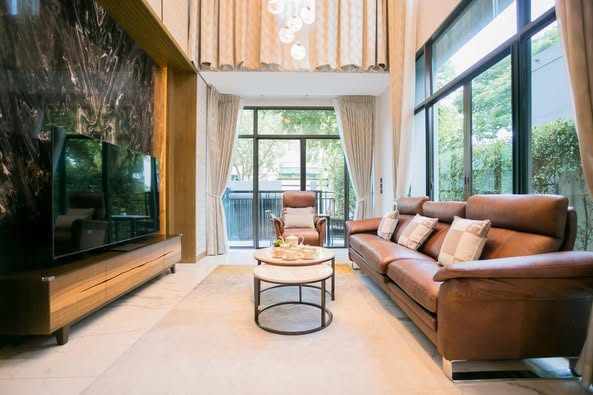 Three Storey House For Rent