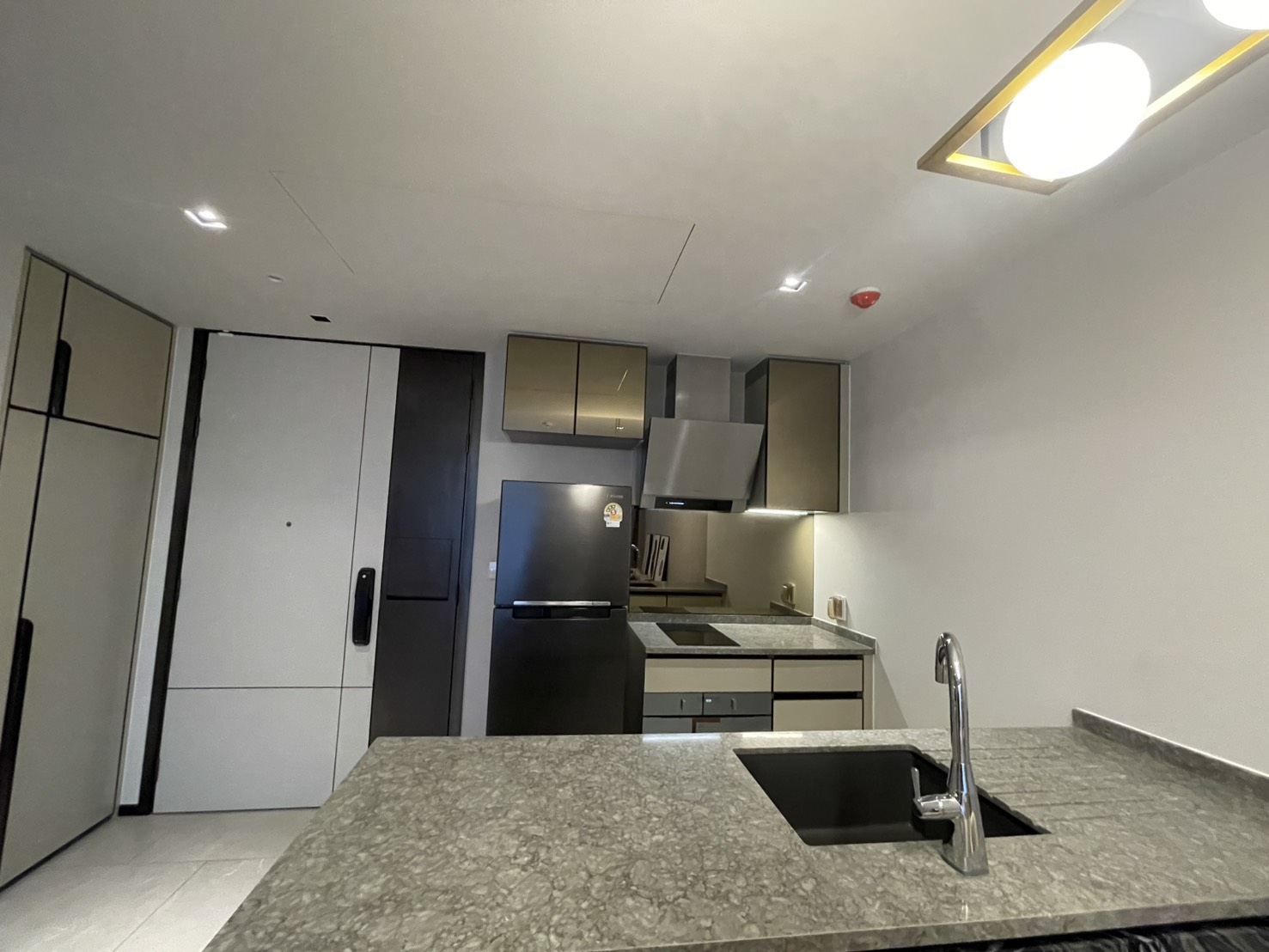 One Bedroom Condo For Rent