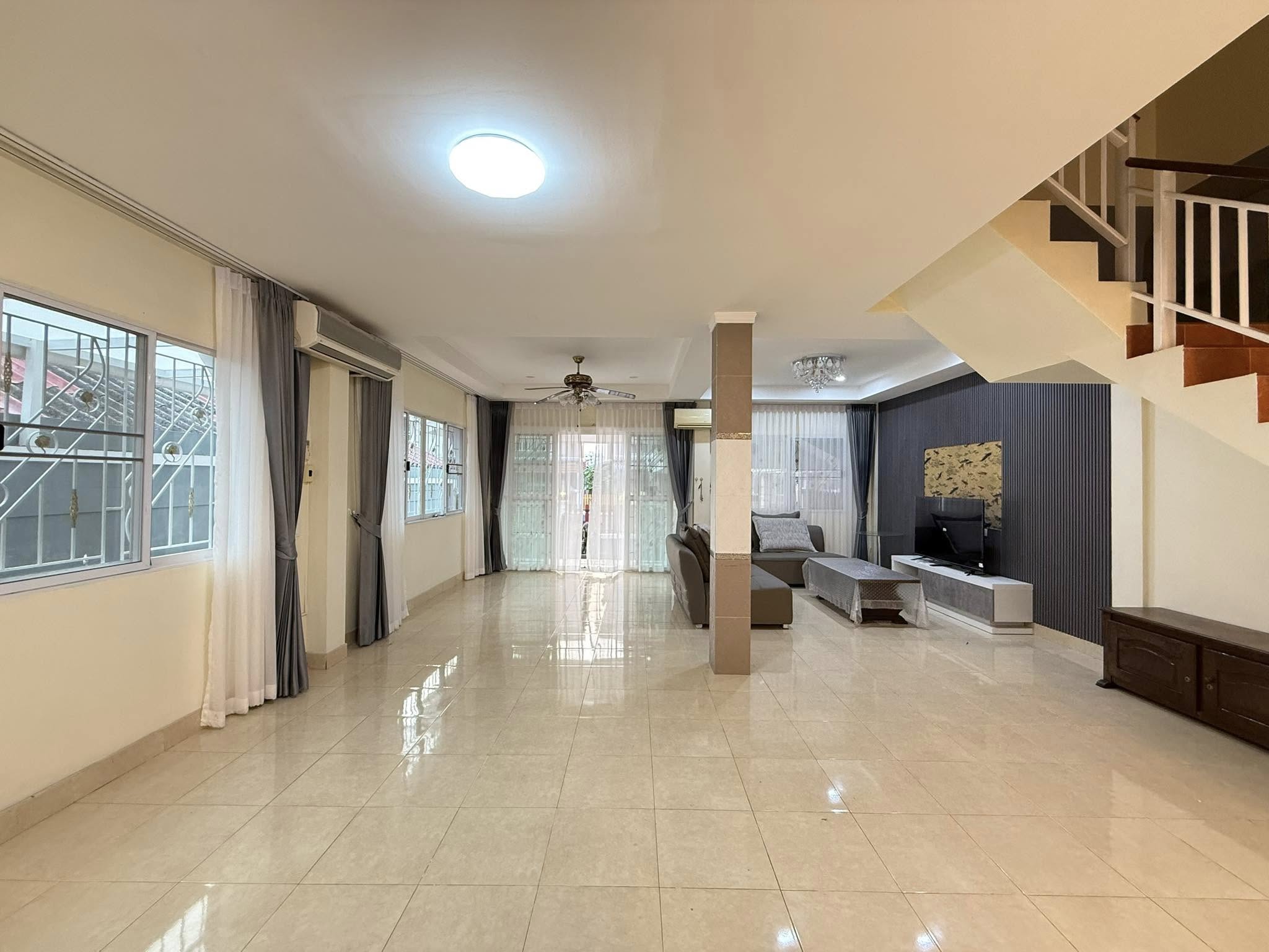 Town House For Rent