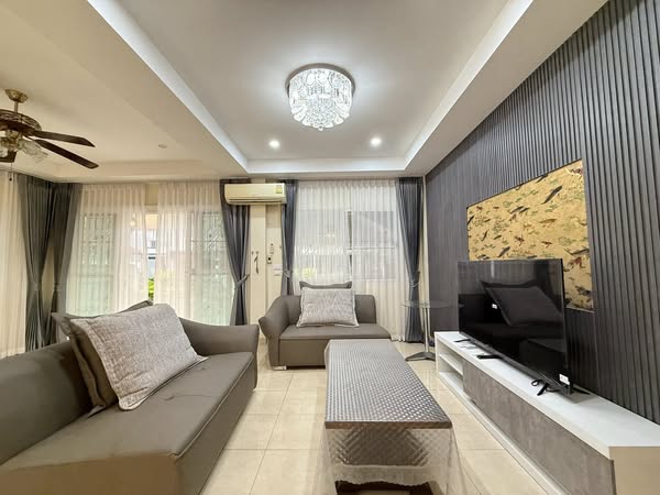 Town House For Rent