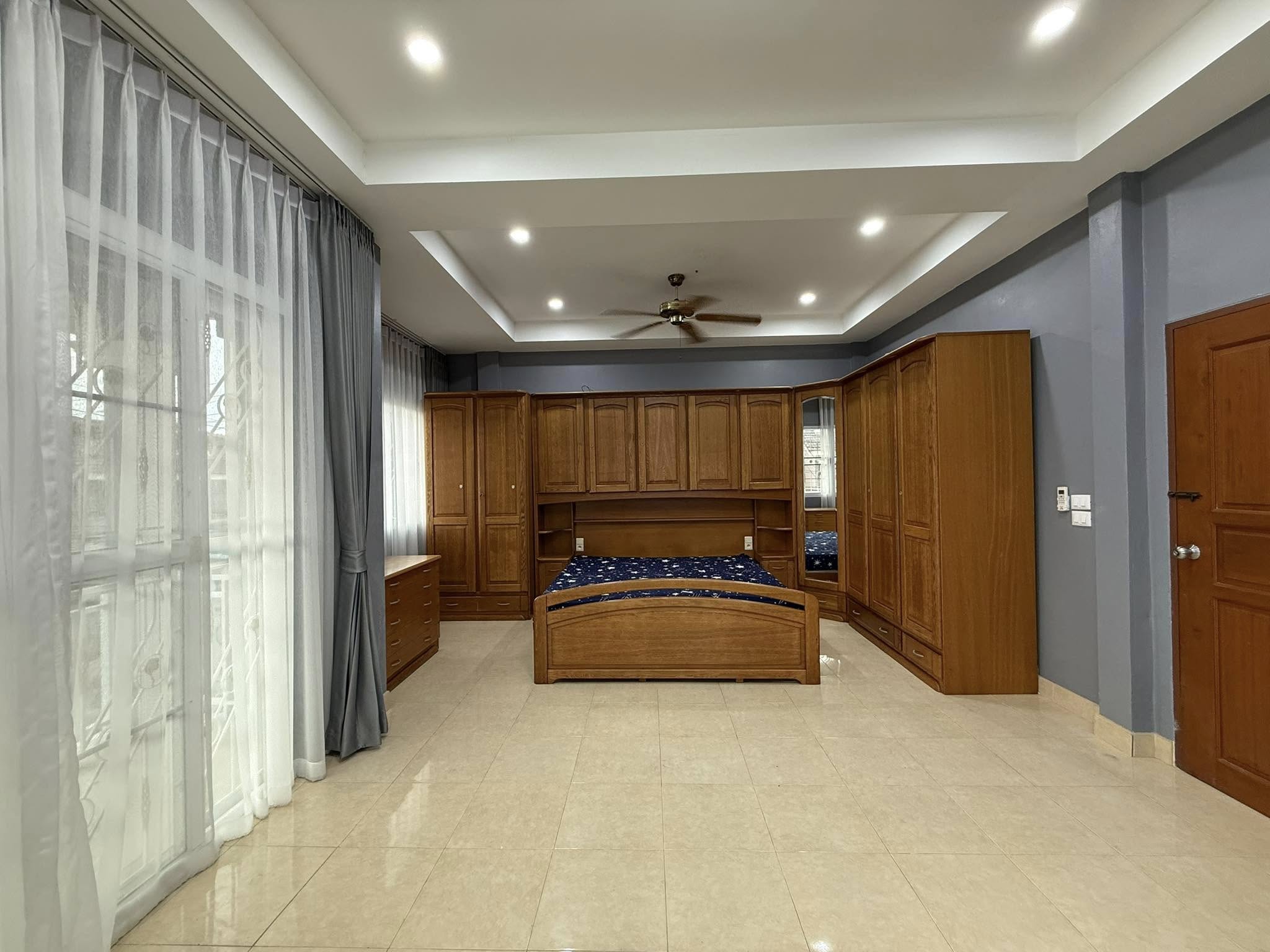 Town House For Rent