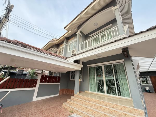 Town House For Rent