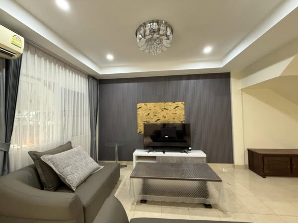 Town House For Rent