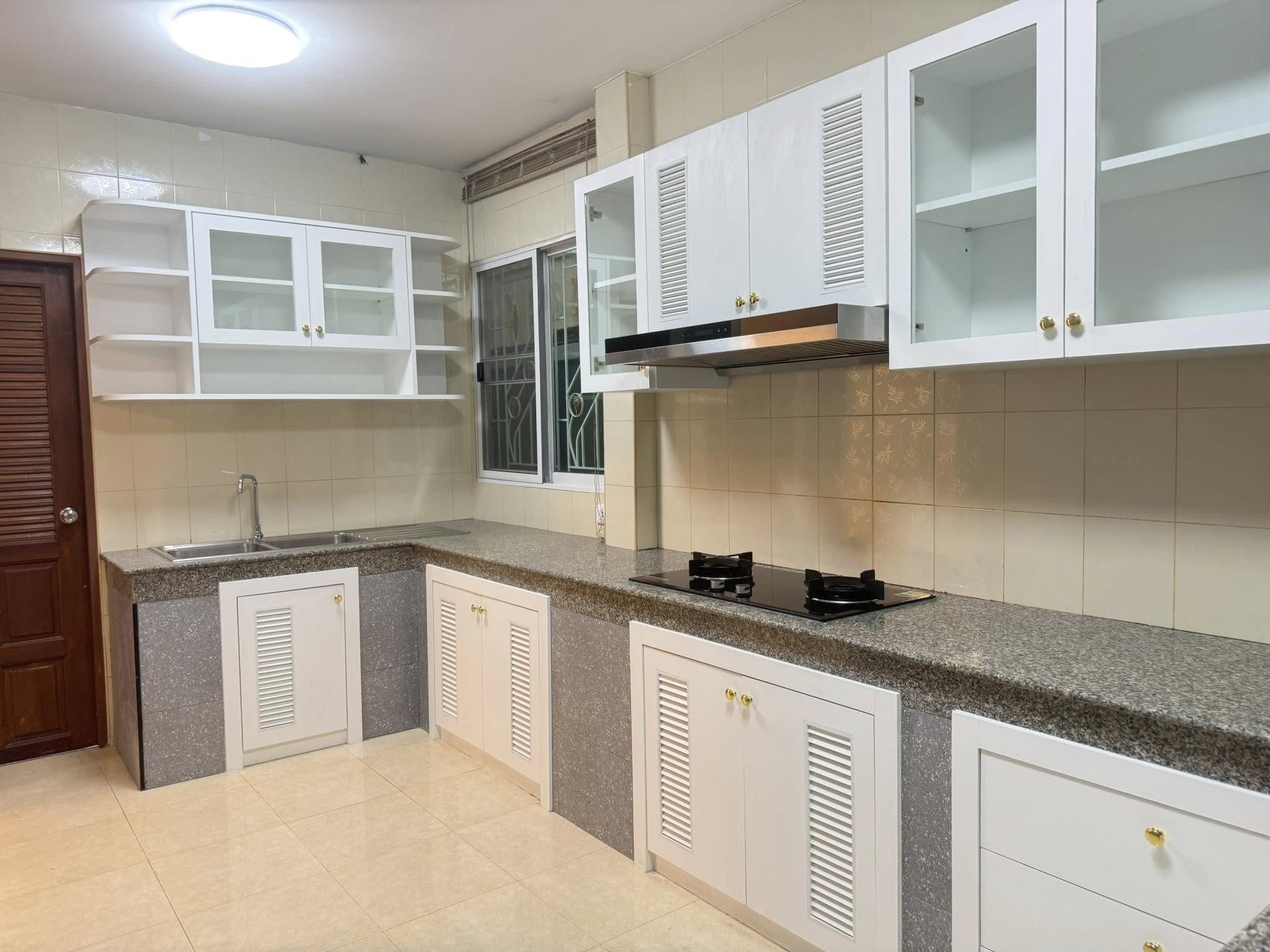 Town House For Rent