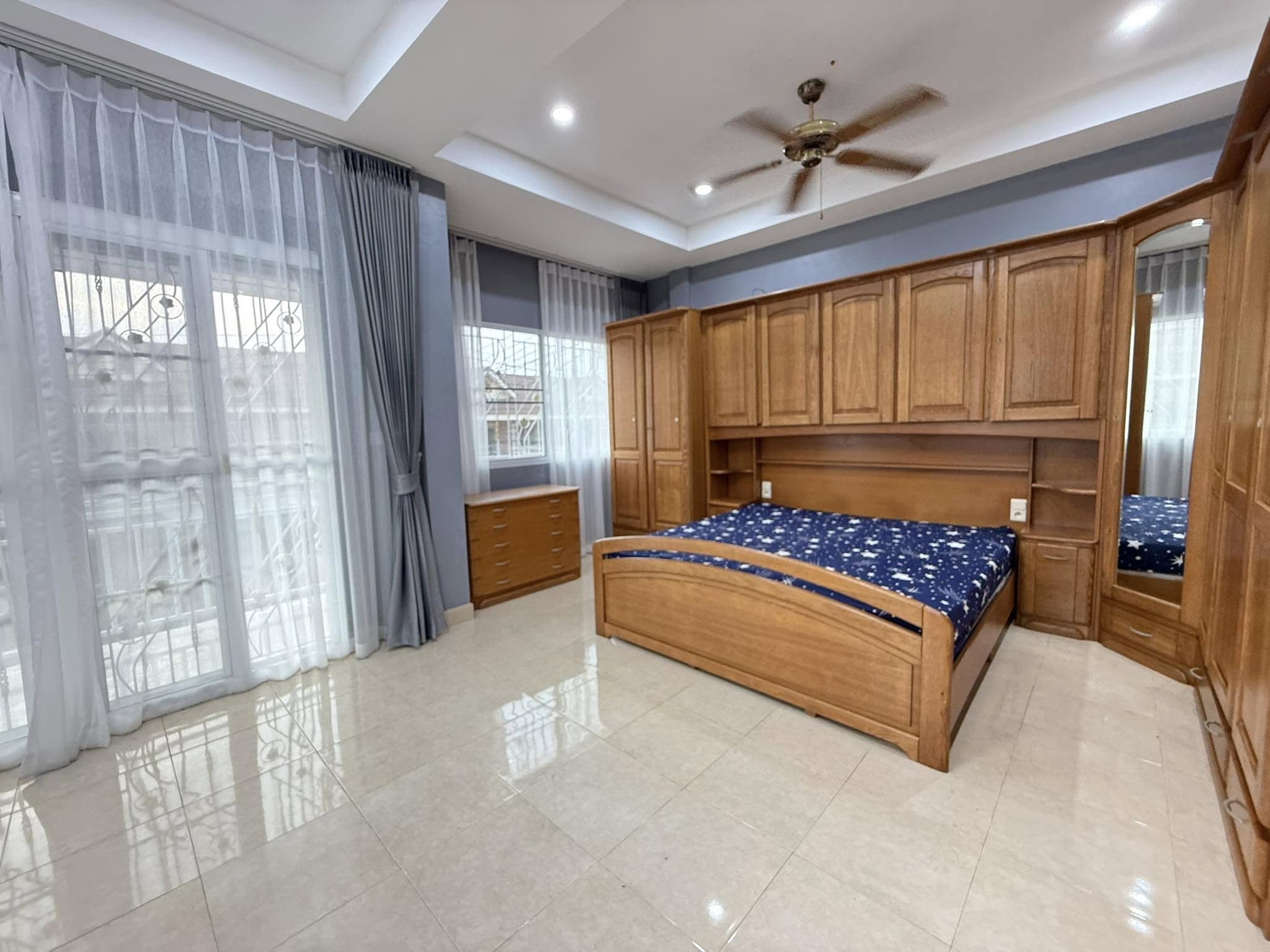 Town House For Rent