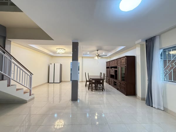 Town House For Rent