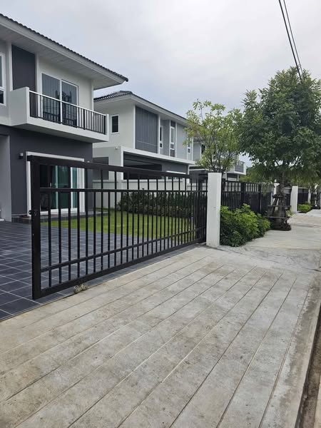 Detached House for Rent