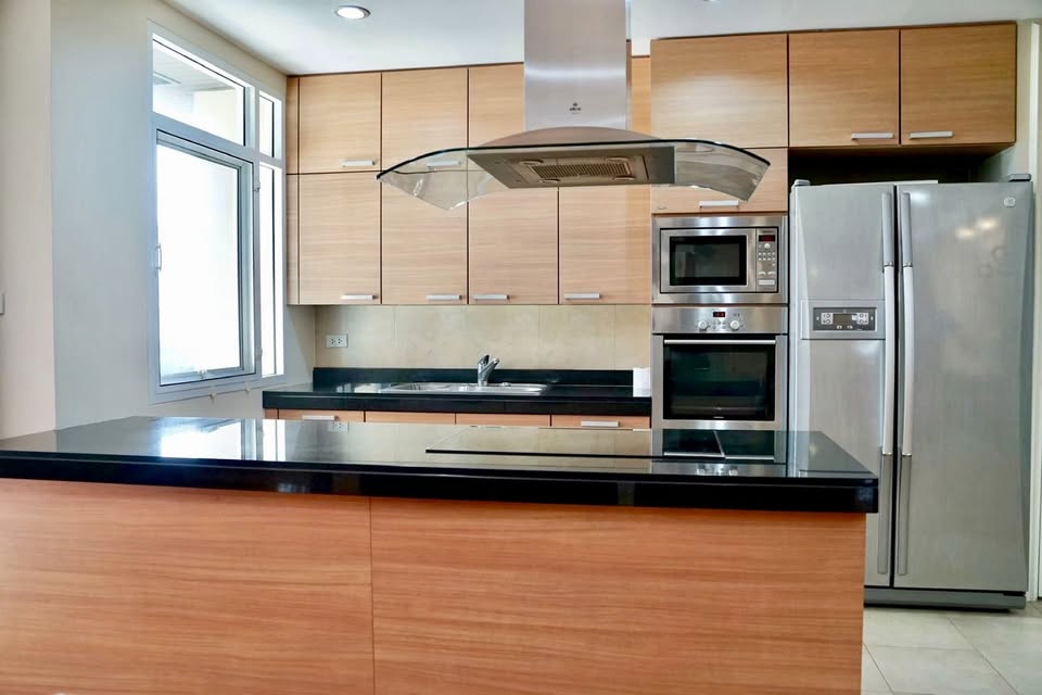 Luxury Three Bedroom Apartment For Rent
