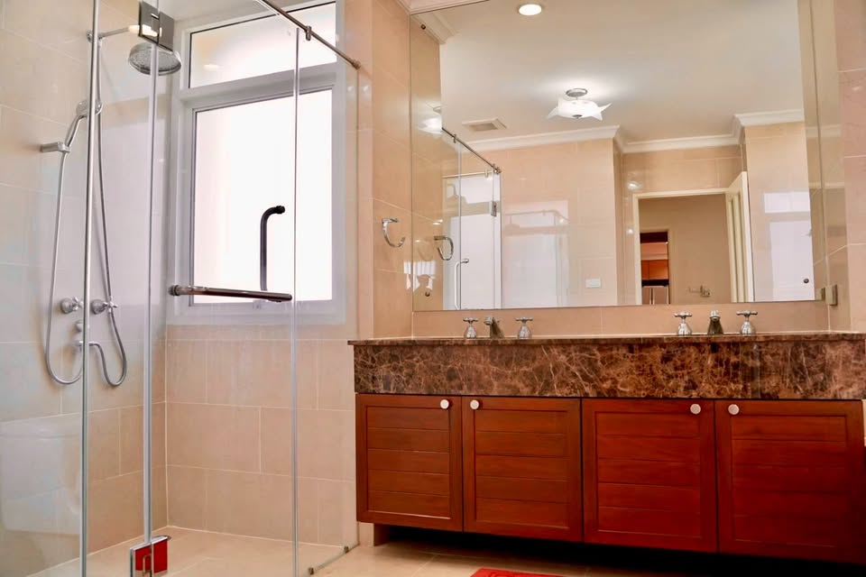Luxury Three Bedroom Apartment For Rent