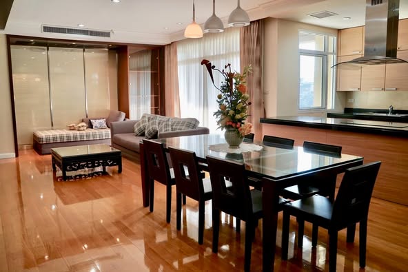 Luxury Three Bedroom Apartment For Rent