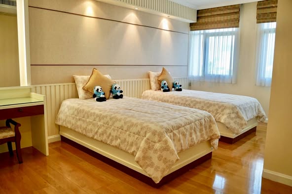 Luxury Three Bedroom Apartment For Rent