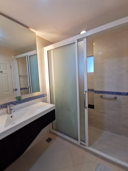 One Bedroom Condo For Rent