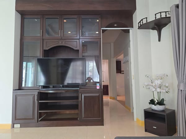 Detached House For Rent
