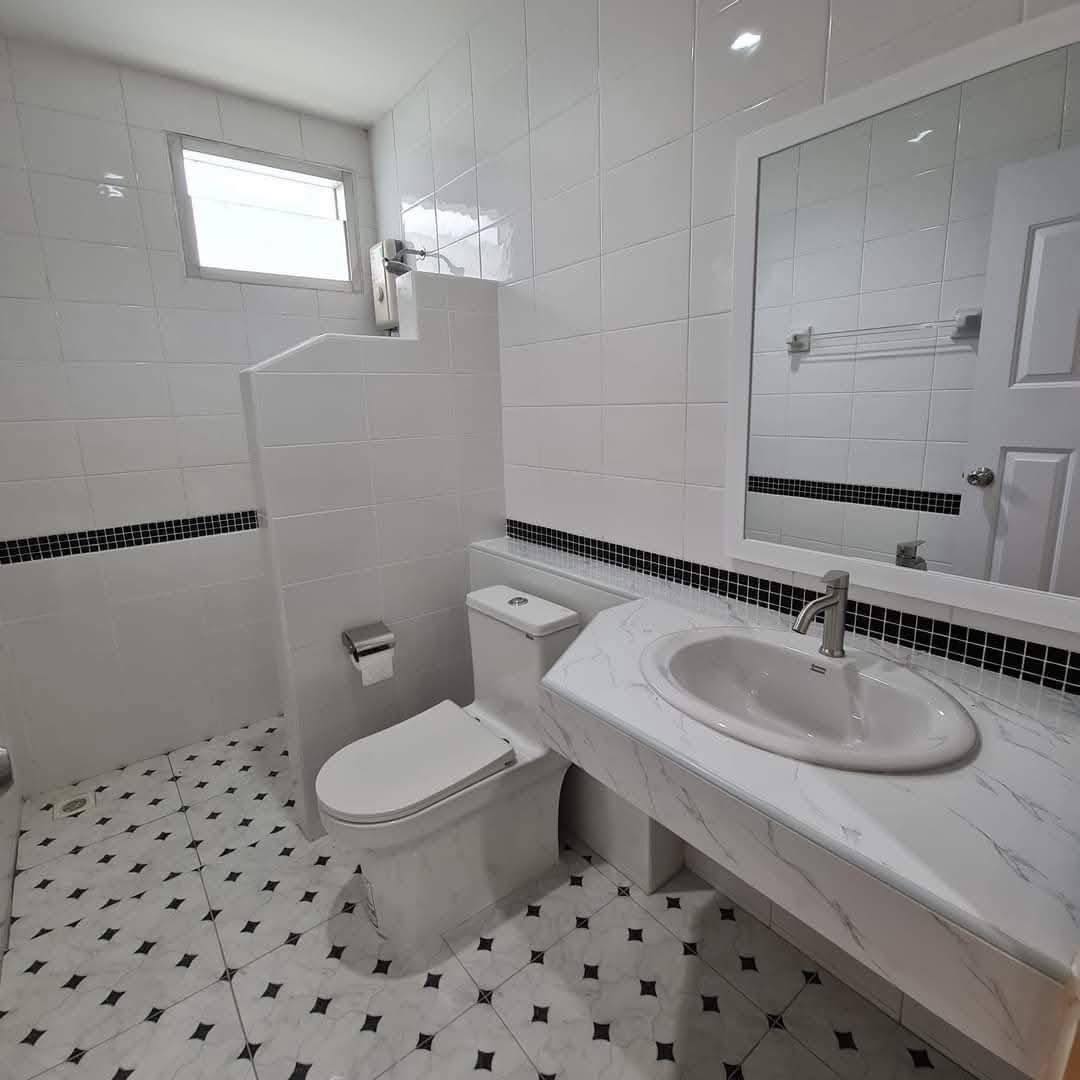 Detached House For Rent