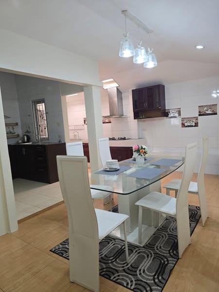 Detached House For Rent