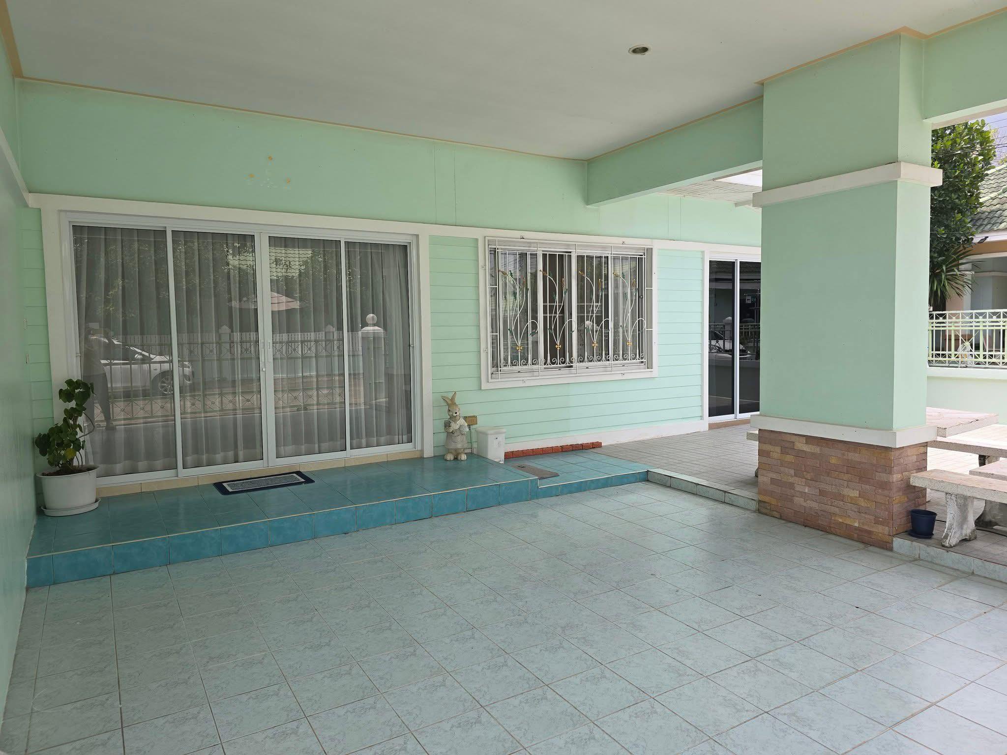 Detached House For Rent