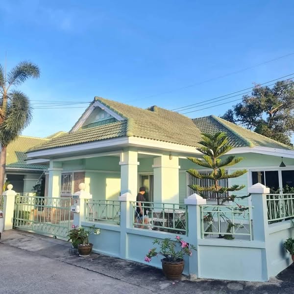 Detached House For Rent
