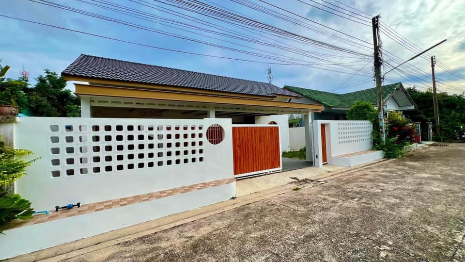 Detached House For Rent