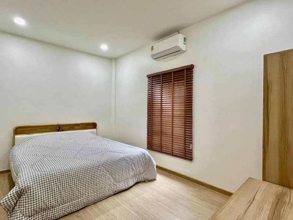 Detached House For Rent