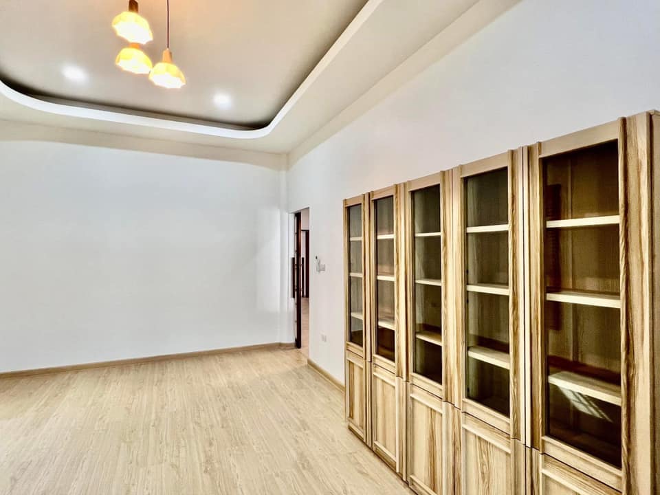 Detached House For Rent