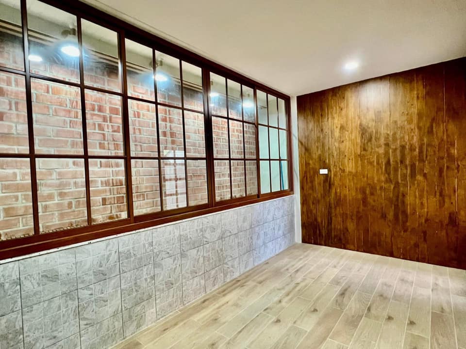 Detached House For Rent