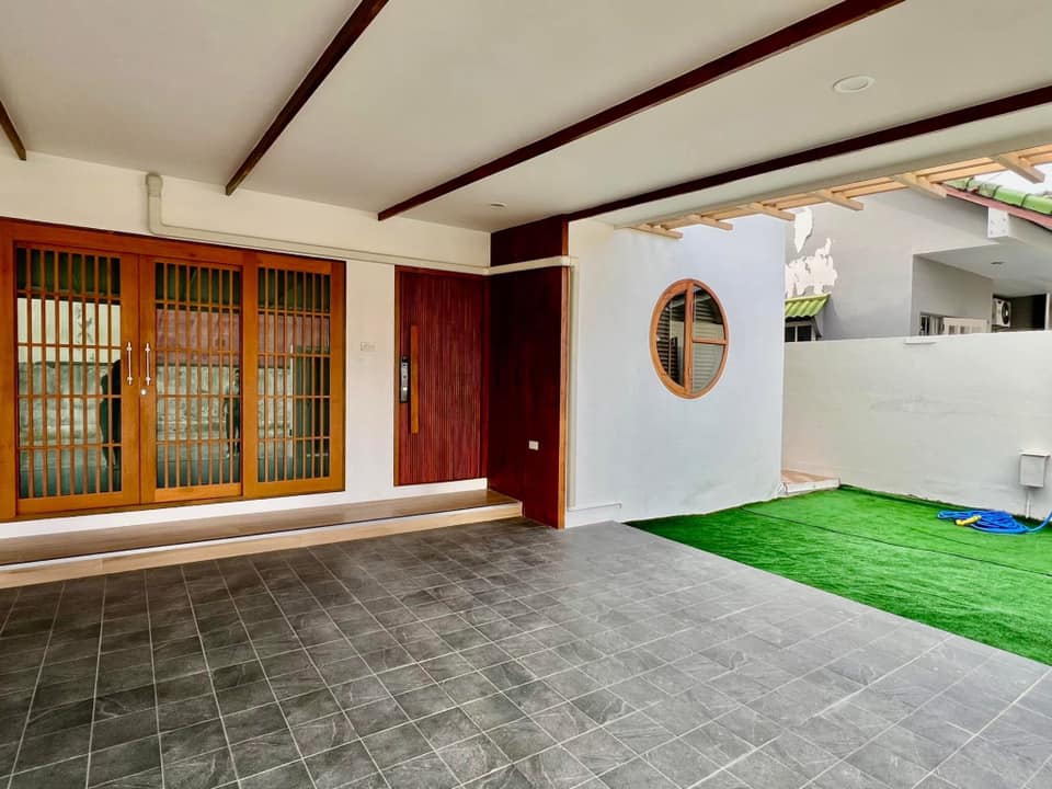 Detached House For Rent