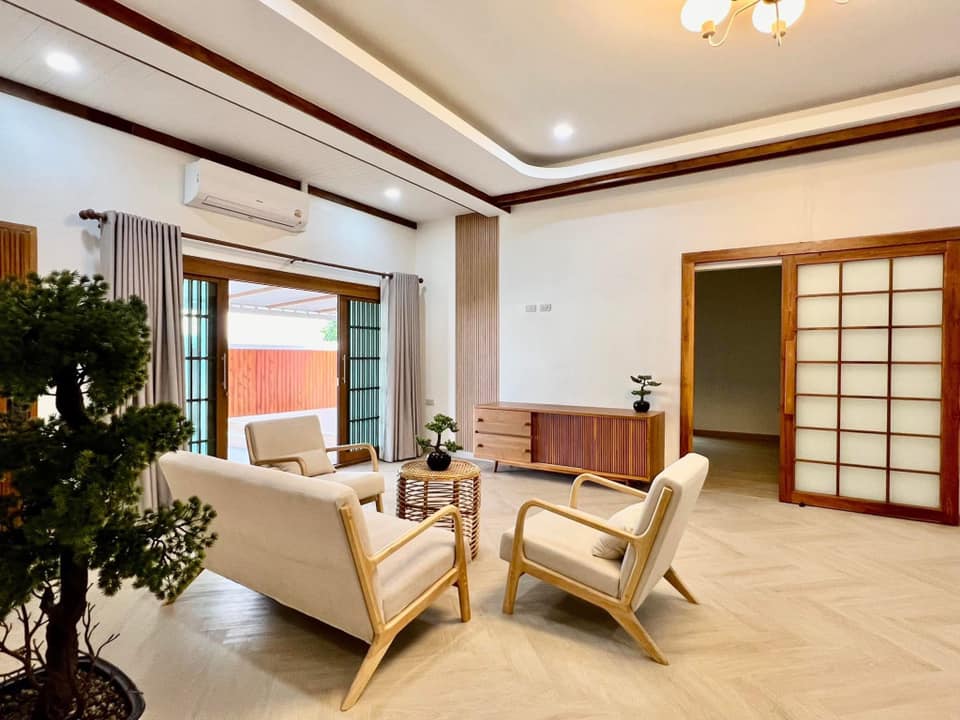 Detached House For Rent