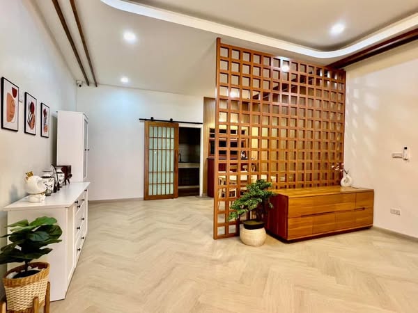 Detached House For Rent