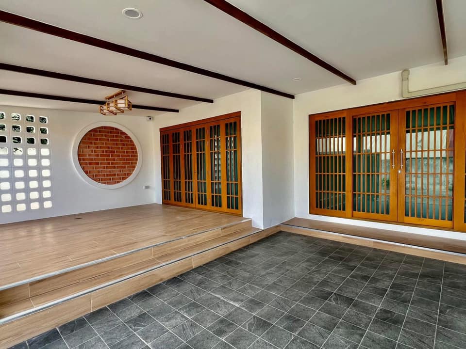 Detached House For Rent