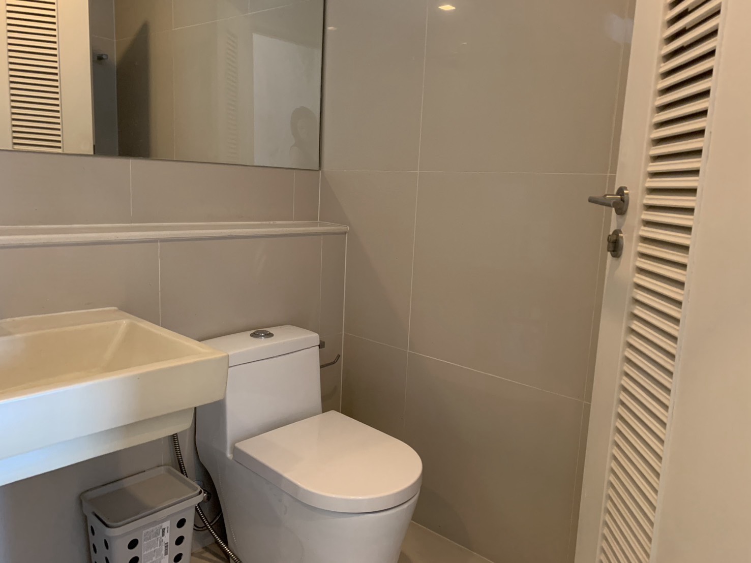 Large Four Bedrooms Condo For Rent