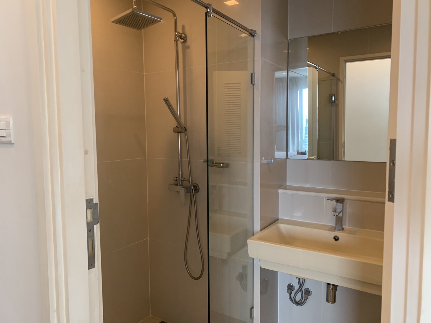 Large Four Bedrooms Condo For Rent