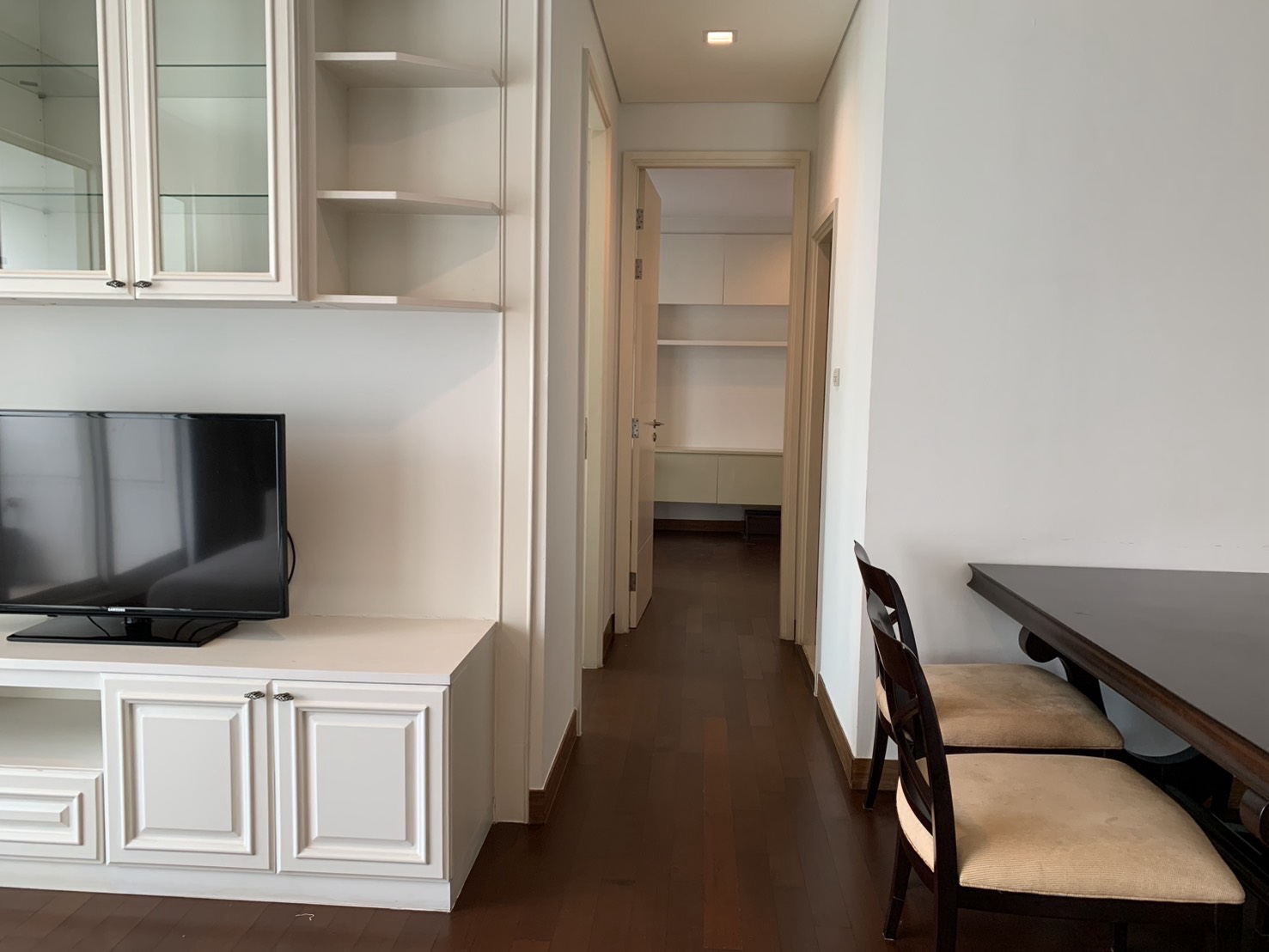 Large Four Bedrooms Condo For Rent