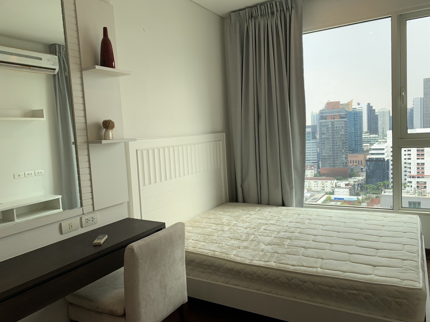 Large Four Bedrooms Condo For Rent