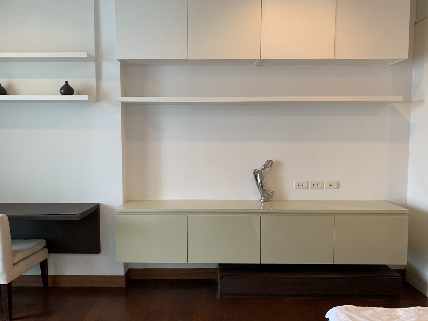 Large Four Bedrooms Condo For Rent