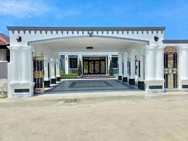 Luxury Big House For Sale