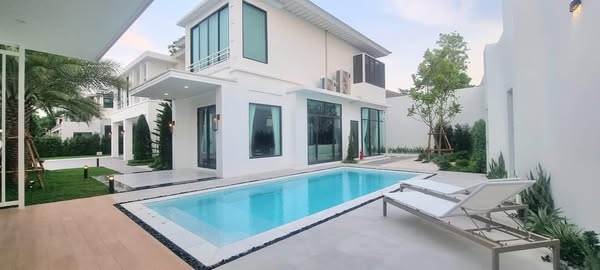 Luxury Pool Villa For Sale