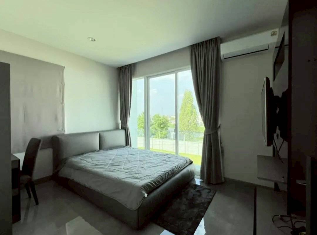 Beautiful Three Storey House For Rent