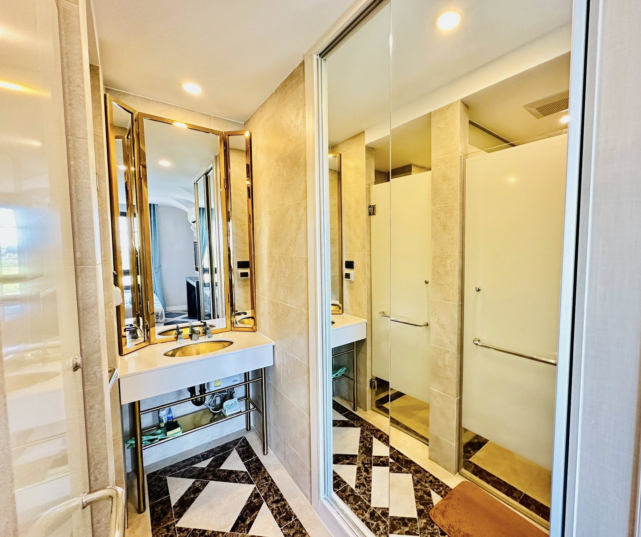 One Bedroom Condo For Rent