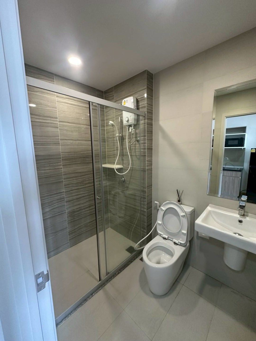 One Bedroom Condo For Rent