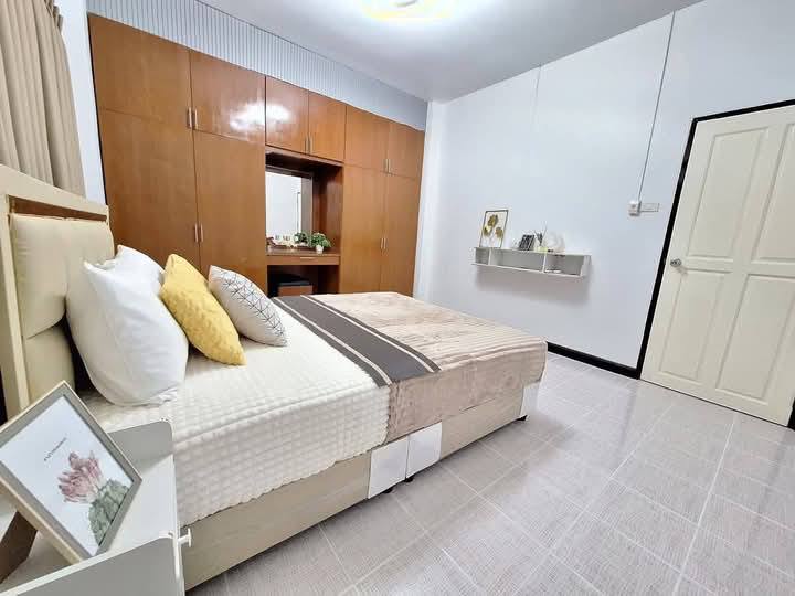Detached House for Sale