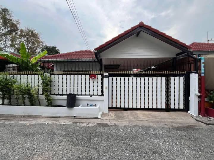 Detached House for Sale