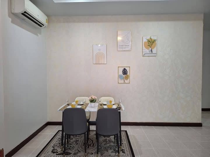 Detached House for Sale