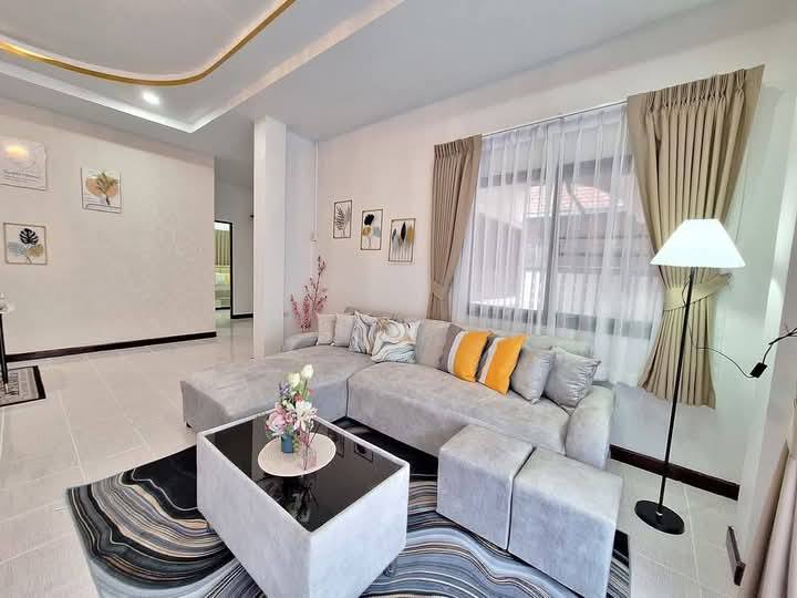Detached House for Sale