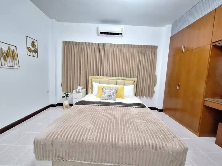Detached House for Sale