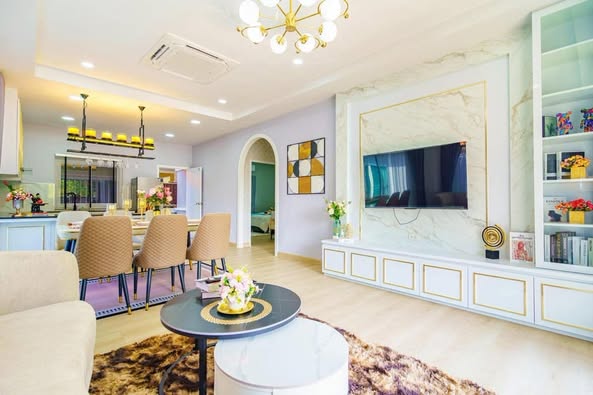 Detached House for Sale