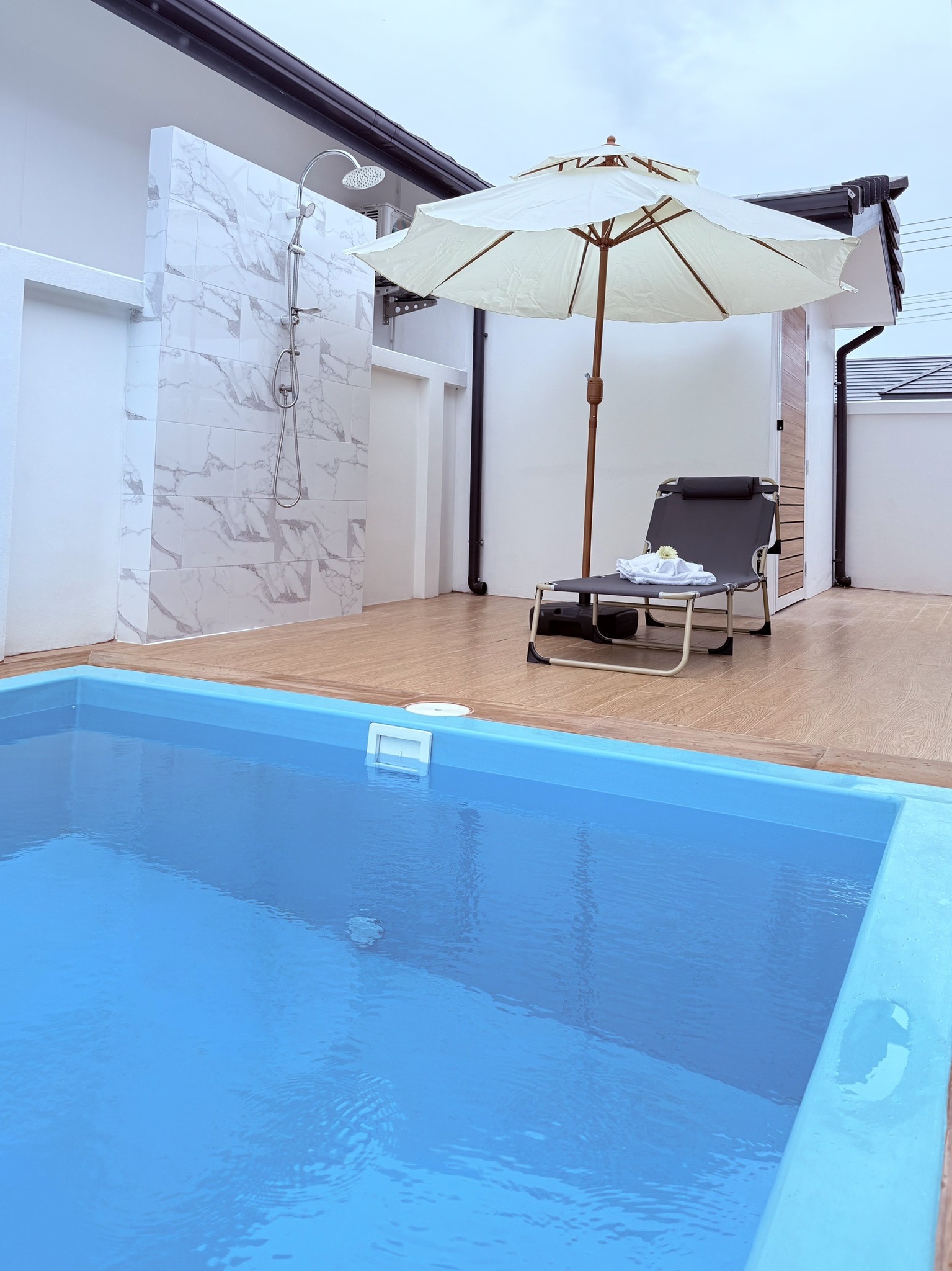 Large Pool Villa For Rent