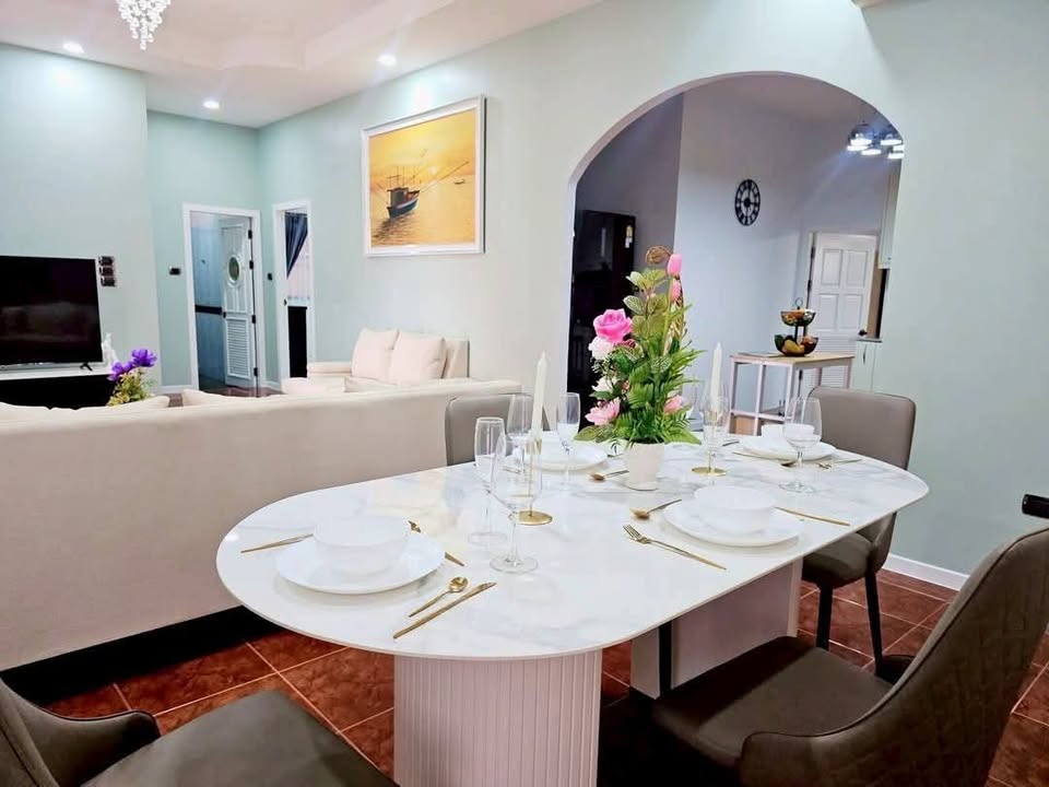 Detached House for Sale