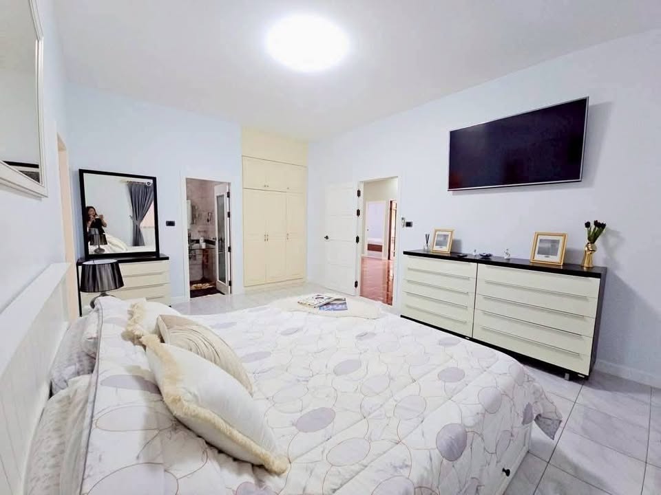 Detached House for Sale