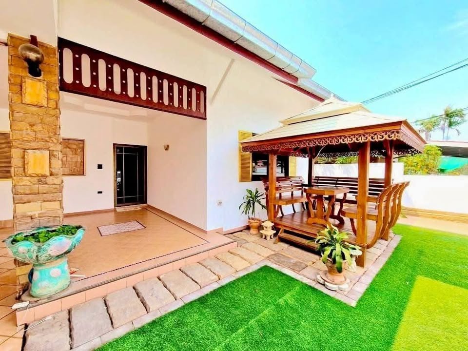 Detached House for Sale